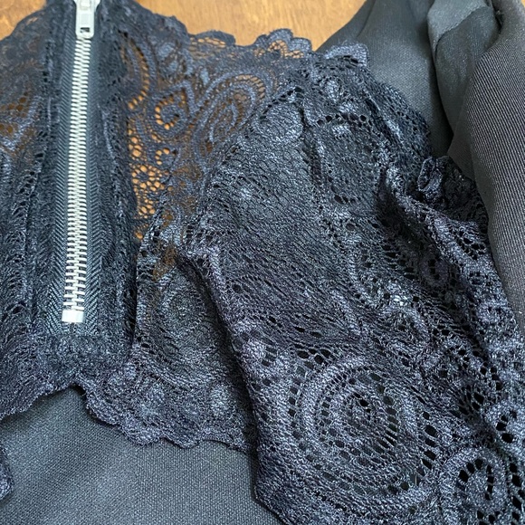 NWT Emerald Sundae Black Ruffled Lace Backed Dress Size L. - Picture 3 of 6